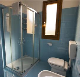 2 bedroom seaside apartments with shared pool, sleeps 4-5